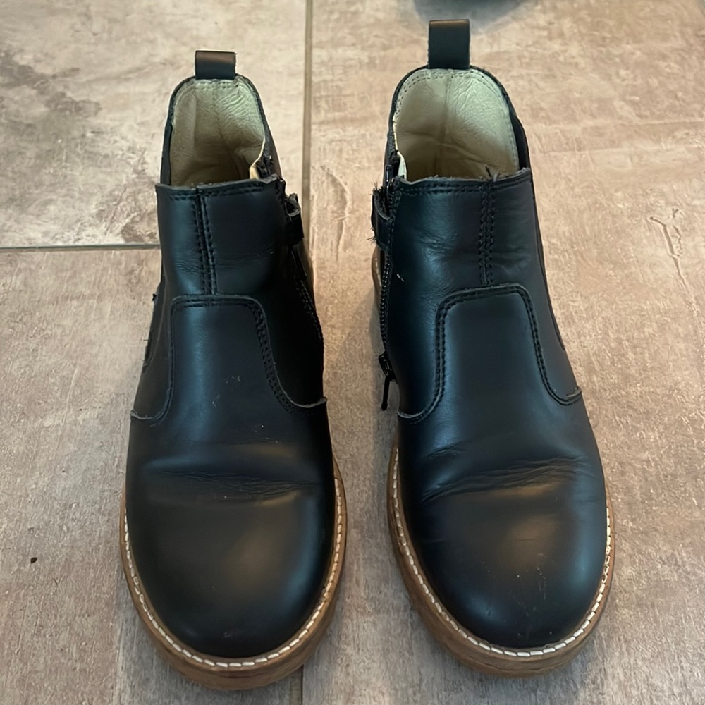 Boys black low boot with side zipper
